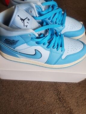Nike Air Jordan 1 Womens High Top Sneakers University Blue & White